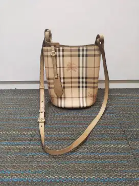 Burberry bucklet bag authentic