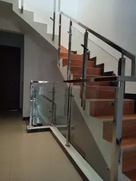 Reling tangga stanlis kaca