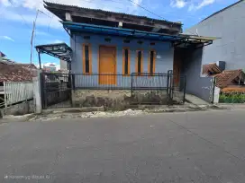 Di Kontrakan 1 Rumah 2 Lantai