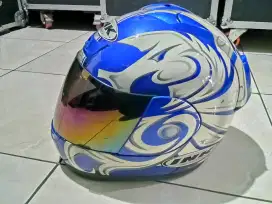 Helmet ink tutup