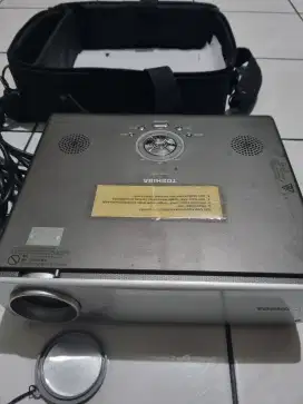 Proyektor Toshiba TDP-S80 (Matot) – Cocok untuk Sparepart/Proyek DIY