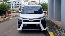 Toyota Voxy 2.0 ATPM AT Putih NIK 2020 KM49rb Record AUTHORIZED