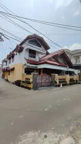 Rumah Mewah Dalam Perumahan Duren Sawit Kec. Duren Sawit Jakarta Timur