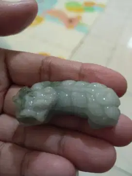 Liontin Giok pixiu