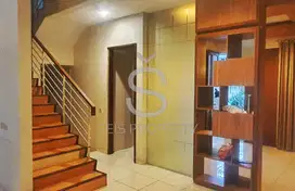 DIJUAL RUMAH TERMASUK FURINISH DI KOTA BARU PARAHYANGAN BDG BARAT