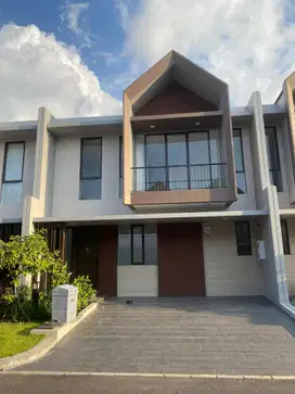 Dijual 2 Rumah Dempet di Summarecon Mutiara Makassar - Crystal Spring