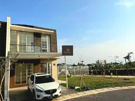Dijual/Disewakan Rumah Cantik di Miami,Hoek, Samping Danau, Furnished