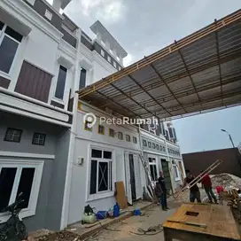 JUAL TOWNHOUSE JL SULUH KOMPLEK OPERA HOUSE DAERAH PANCING DEKAT MMTC