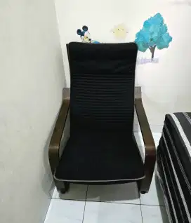 Kursi goyang IKEA POANG