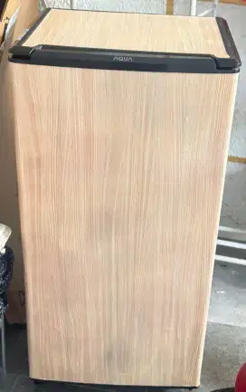Jual kulkas 1 pintu bekas mesin bagus merk aqua