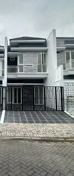 Dijual Rumah Jemursari 2 Lantai dekat Ubaya dan Petra