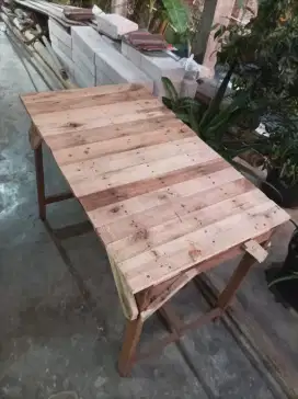 Meja kayu ready