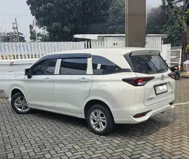Avanza 1.3 E Matic Putih Metalik 2023