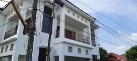 Di jual rumah mewah dalam kamplek di jatiwaringin bekasi