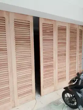 Menerima pasang pintu dan kusen