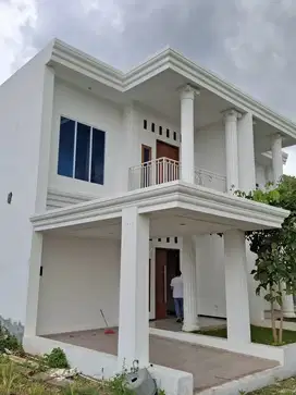 RUMAH MEWAH DUA LANTAI DENGAN VIU PEGUNUNGAN