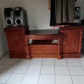 Lemari TV jati dengan 2 lemari dan 2 laci