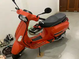 Dijual VESPA SPRINT I-GET 125cc Warna Orange Tahun 2022