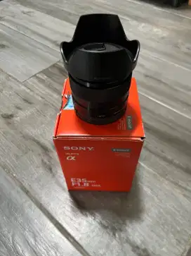 Sony 35mm oss f1.8 like new