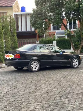 BMW 320i 1995 Bensin