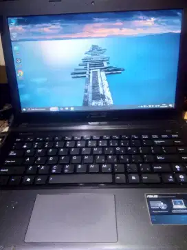 Laptop asus x45u, harddisk 320gb ram 8 gb.