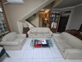 Sofa besar 3+2+1. Kondisi masih bagus