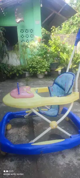 Kereta dorong bayi