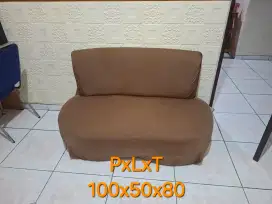 Dijual Sofa kecil.
