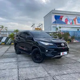 ( 60rb km) Toyota Fortuner VRZ TRD 2018 Low Km