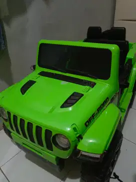 Mobil jeep anak aki