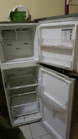 Kulkas 2 pintu murah second merk Samsung