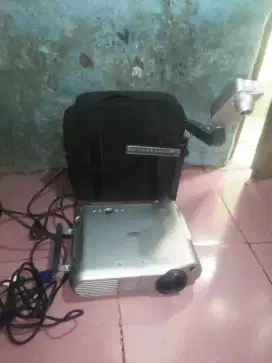 Data projector Toshiba TLP 671