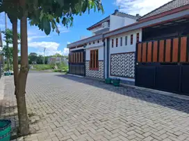 Di jual rumah cantik di area solo baru