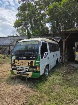 Isuzu elf NHR55 minibus NHR55