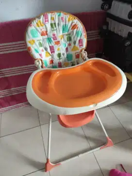 Kursi makan anak