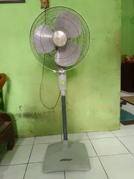 Kipas Angin Stand Cosmos