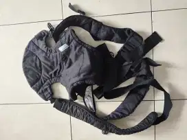 Gendongan anak hitam