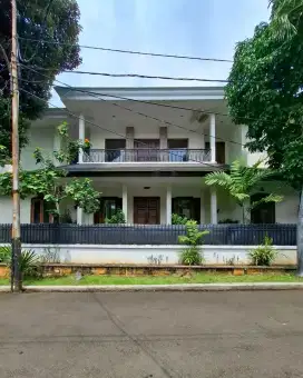 Dijual rumah besar mewah lokasi patra kuningan jakarta selatan