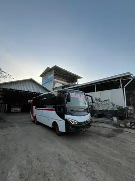 DIJUAL CEPAT! MEDIUM BUS 31 SEAT HINO DUTRO 130 HD – TAHUN 2012