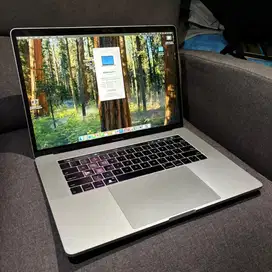 Macbook pro 2018 15inch touchbar mulus 98% like new