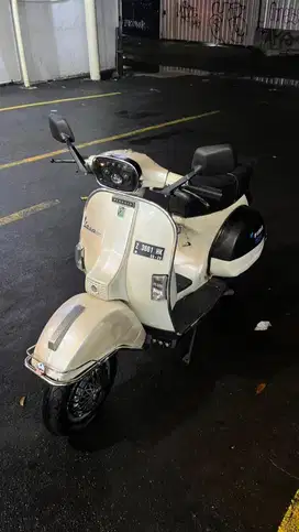 Vespa p150x tahun 1980