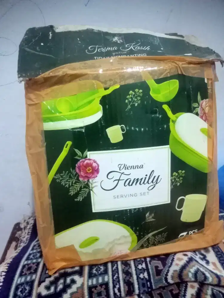 Vienna Family Serving Set
