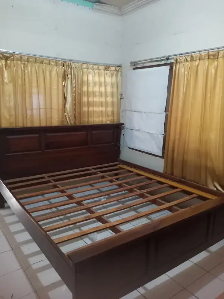 Dipan kayu jati