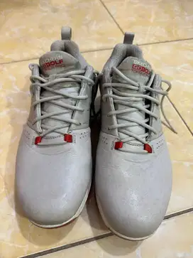 Sepatu golf skechers
