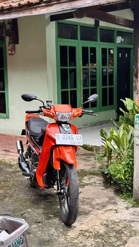 Motor F1ZR 2001 Oranye