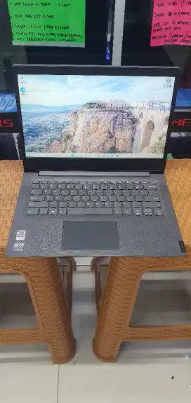 Lenovo v14 core i3