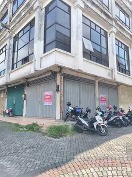 RUKO HOOK 3 LANTAI MEGAH RAYA  KALI RUNGKUT DEKAT RY MERR PARKIR LUAS