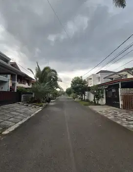 HOTSALE RUMAH KOMPLEK DI BINTARO JAKSEL ROW JALAN SAMPAI 3 MOBIL CLUST