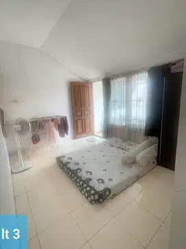 Dijual rumah 3 lantai pinggir jalan di Kelapa Gading Sawit Jakarta