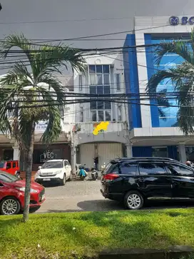 Ruko strategis, lokasi Premium ramai pinggir jalan utama kemang Bekasi